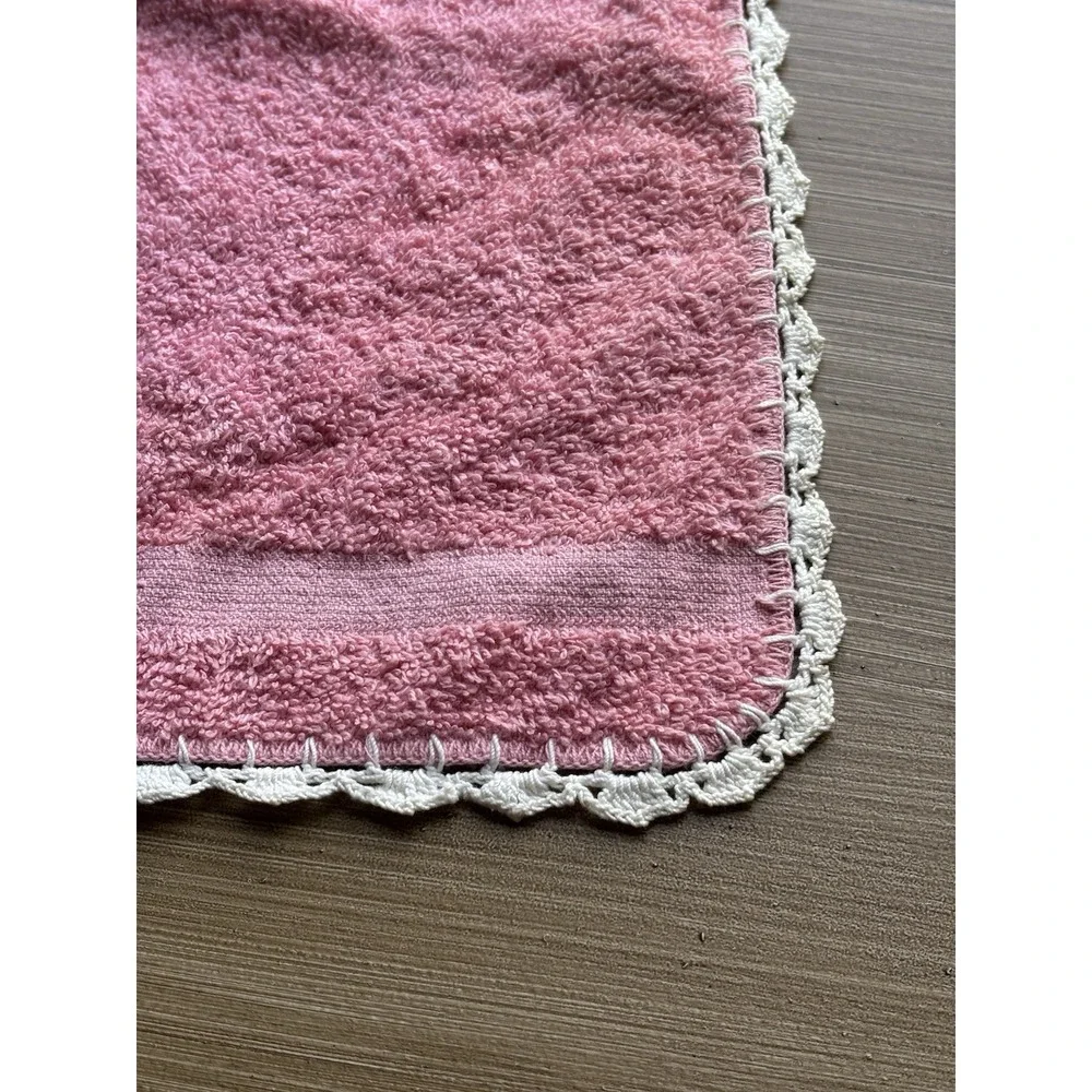 Vintage Cannon USA Pink Crochet Detail Heart Basket Bath Towel & Washcloth Set